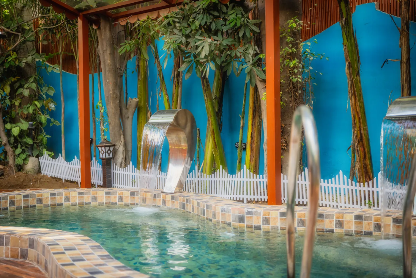 Plunge pool with blue tiled walls